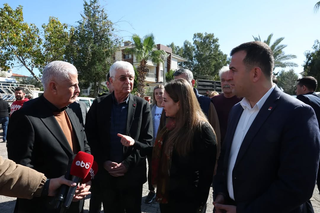 Antalya'da Sera Zararı Gören Çiftçilere Naylon Desteği