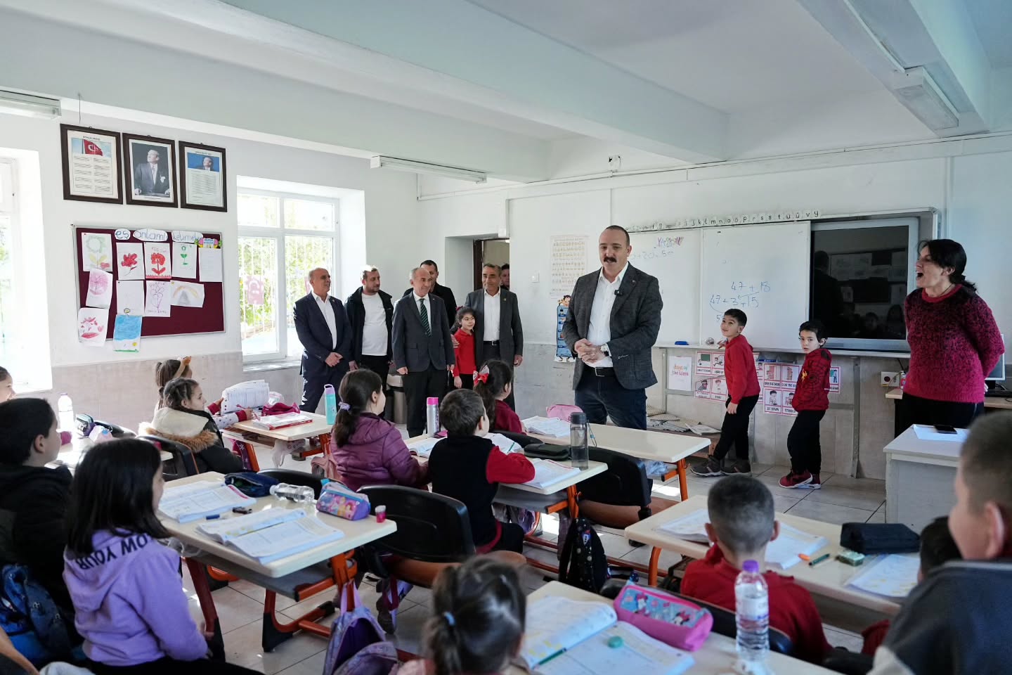 Konyaaltı Belediyesi Gökçam İlkokulu'nda Eğitim Ortamlarını İnceledi