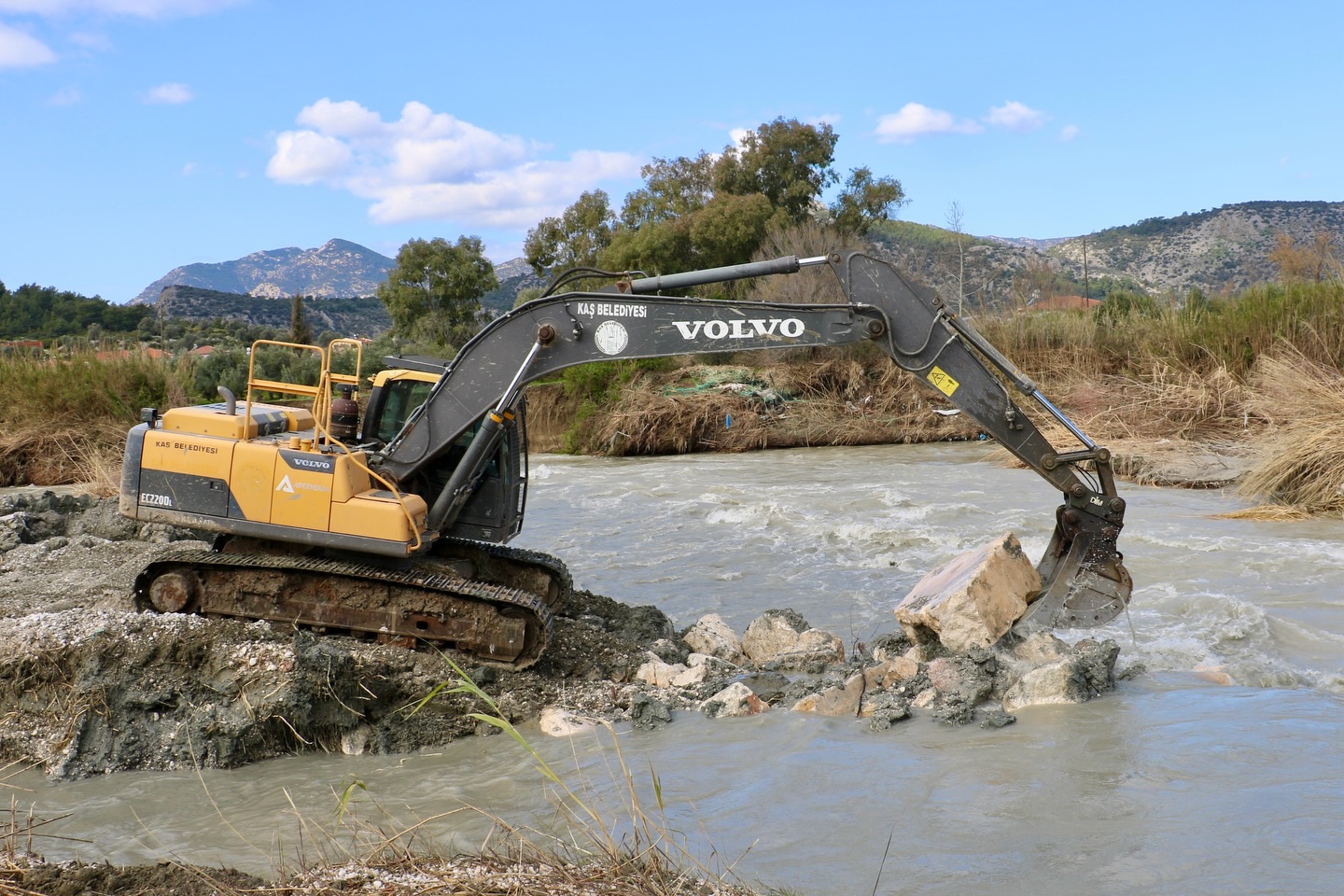 Kaş'ta Sulama Kanallarındaki Su Kontrolü Sağlandı