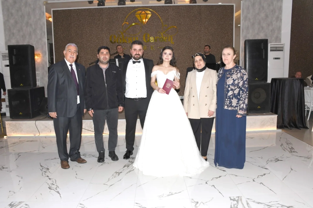 Antalya Aksu Belediyesi Yönetimi, Türksoy-Yaycı Ailesinin Düğününde Mutluluğu Paylaştı