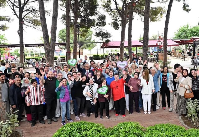 Antalya Muratpaşa Belediyesi'nin Engelsiz Kafe'si 10 Yaşını Kutladı