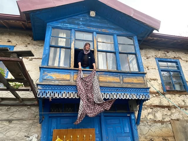Akseki Belediyesi, Cevizli Mahallesi'nde Ev Temizliği Kampanyası Yürüttü