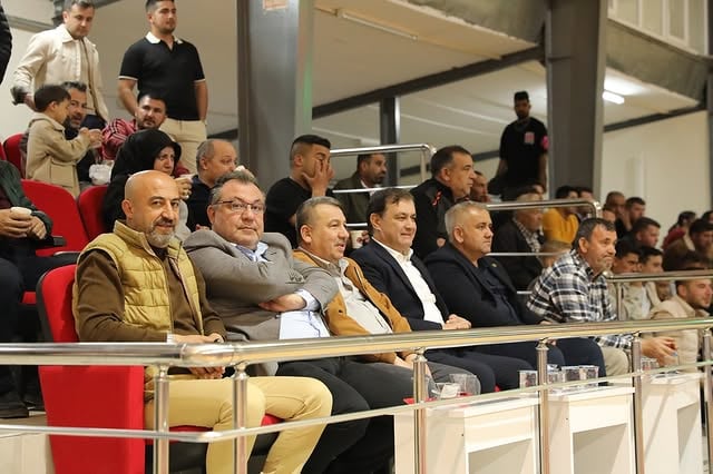 Elmalı'da Voleybol Turnuvası Yarı Finale Kaldı: Hoyrazlı ve Likya Girdi