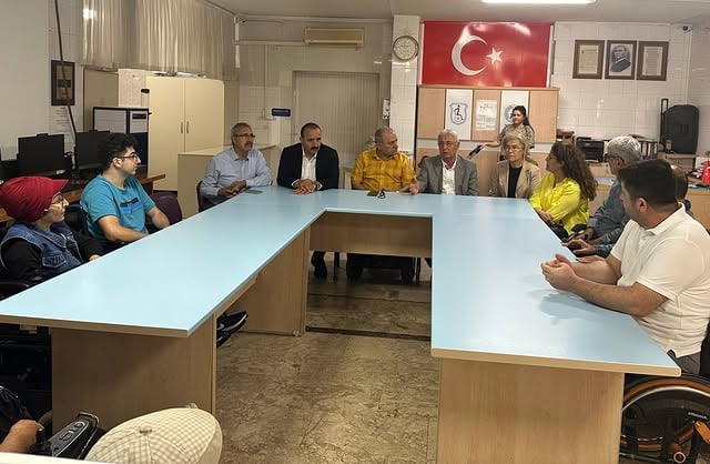 CHP'li Başkanlar, Türkiye Sakatlar Derneği Antalya Şubesini Ziyaret Etti