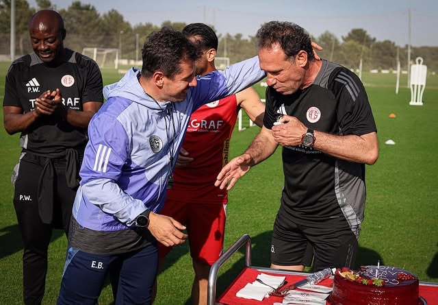 Antalyaspor'dan Yardımcı Antrenöre Özel Doğum Günü Kutlaması