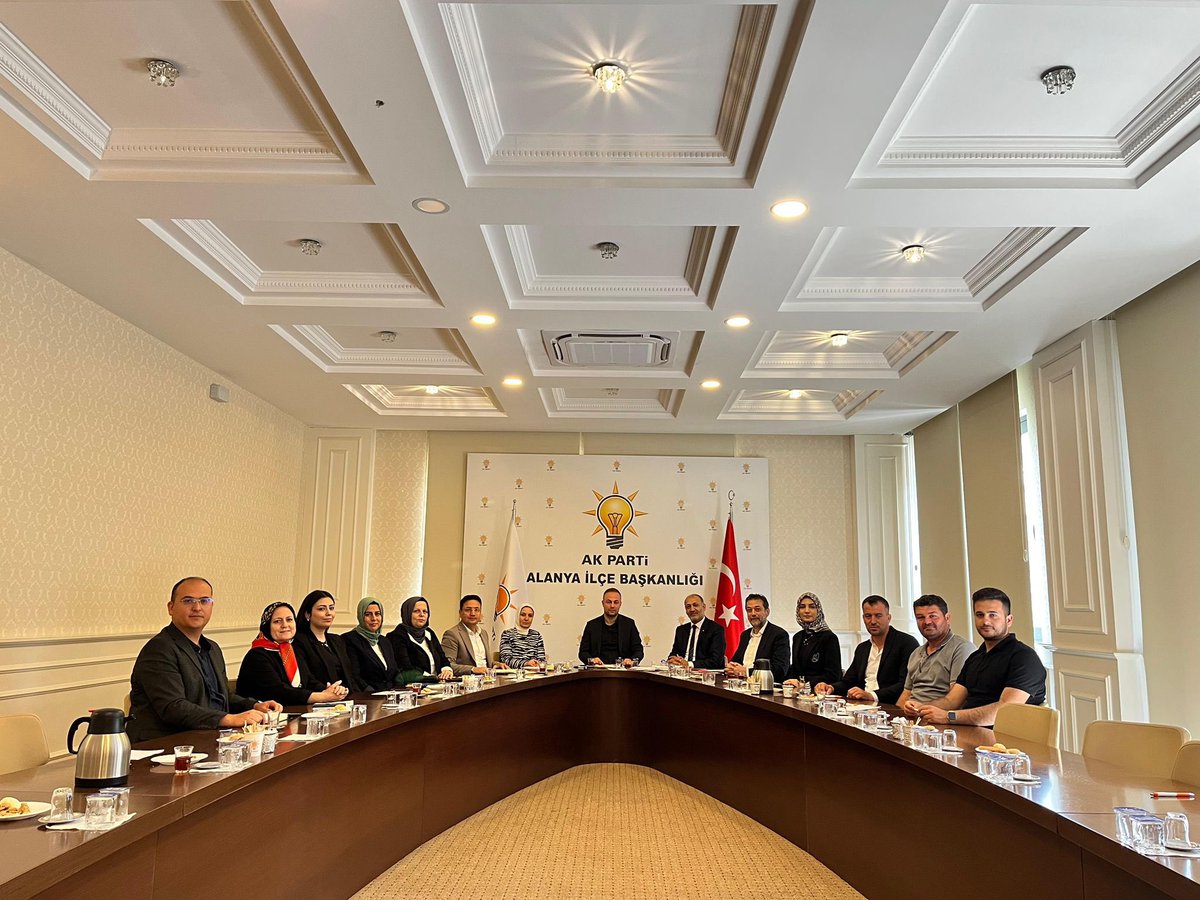 Ak Parti Antalya, İlçe Başkanlarıyla İstişare Toplantısı Düzenledi