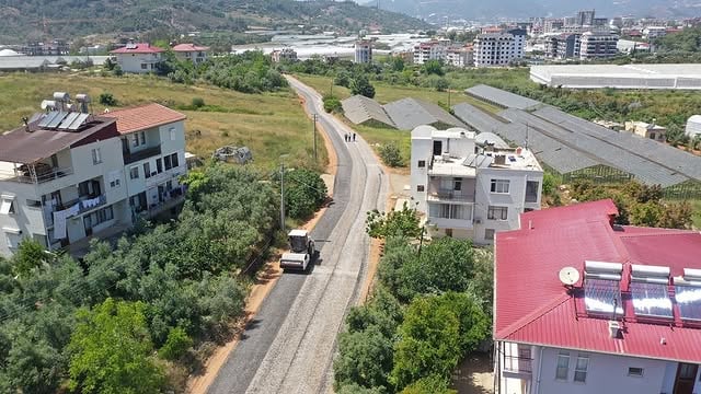 Gazipaşa'da Asfalt Sezonu Başladı: Cumhuriyet Mahallesi'ne Nefes