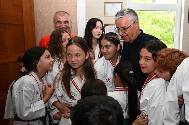 Kemer Belediyesi Karate Takımı Aspendos Kupası'nda 16 Madalya Kazandı