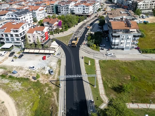 Manavgat'ta Yol Bakım ve Asfalt Çalışmaları Aralıksız Sürüyor