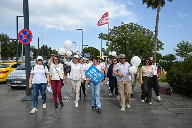 Antalya'da Dünya Sağlık İçin Hareket Et Günü Etkinliği: Vatandaşlar Sağlığına Adım Attı