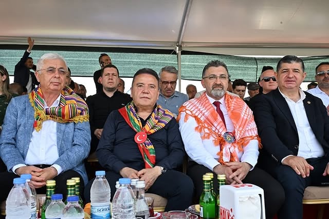 CHP'li Başkanlar ve Milletvekilleri, Serik'te Yağlı Güreşleri İzledi