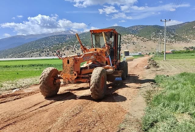 Elmalı'da Bayralar-Karamık Mahalleleri Arası Yolda Stabilize Çalışmaları Başladı