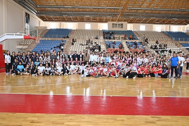 Kumluca'da Genç Voleybolcuların Heyecanı: İlçe Şampiyonu Belirlendi