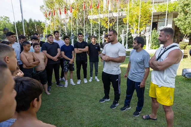 Avrupa Şampiyonu Güreşçiler Manavgat Belediyesi Genç Güreşçilere Moral Verdi