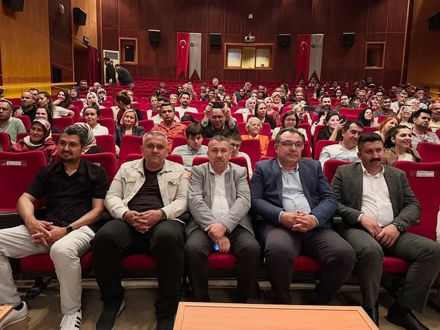 Elmalı'da Minik Jimnastikçiler Sahne Aldı, Başkan Yardımcısı Cambolat Madalyaları Takdim Etti