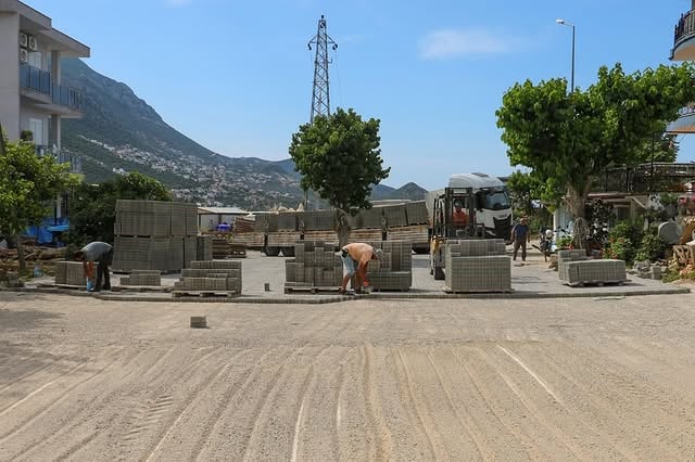 Antalya Kaş'ta Akbel Pazaryeri Yenileniyor: Vatandaşlar Daha Düzenli Bir Pazaryerine Kavuşacak