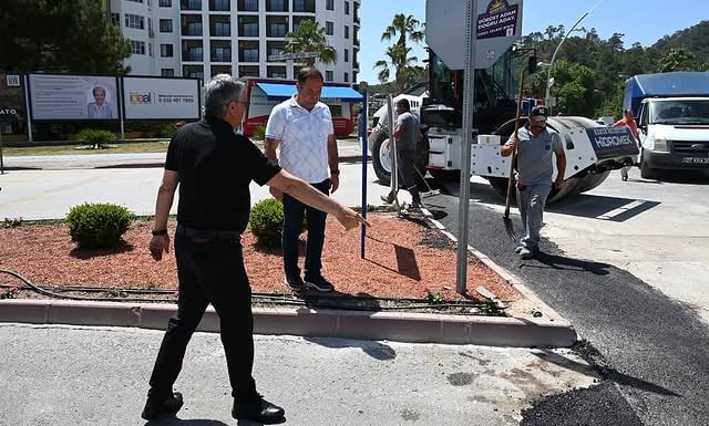 Kemer'de Elektrik Kabloları Yenileniyor: Başkan Topaloğlu Çalışmaları Yerinde İnceledi