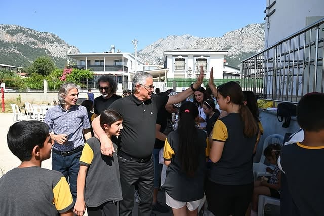 Kemer Belediye Başkanı Topaloğlu, Göynük Ortaokulu Kermesine Katıldı
