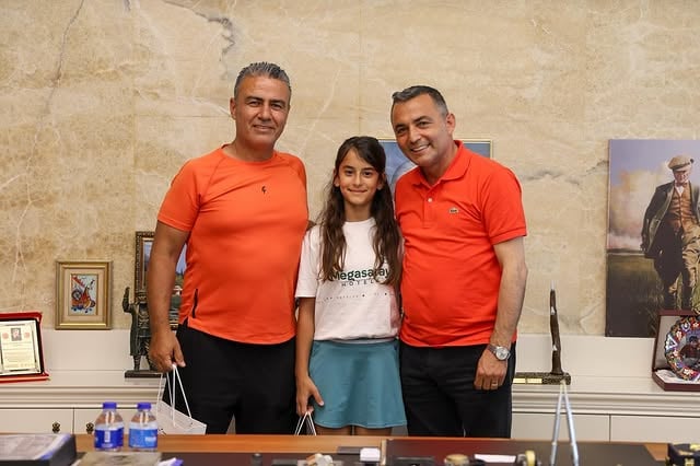 Manavgat'ta Tenis Yıldızı Mavi Asya Yıldırım Onurlandırıldı