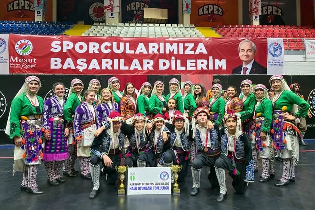 Manavgat Belediyesi Halk Oyunları Topluluğu Akdeniz Bölgesi'nde Şampiyon Oldu