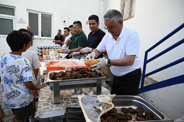 Antalya Kemer Belediyesi Futbolculara Mangal Partisi Düzenledi