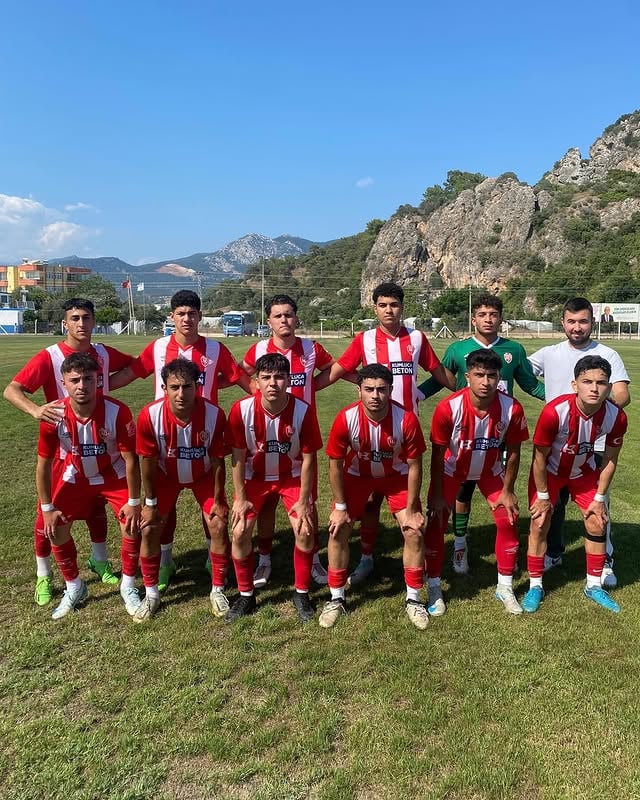 Antalya Kumluca Belediyespor U18 Ligi Üçüncü Oldu