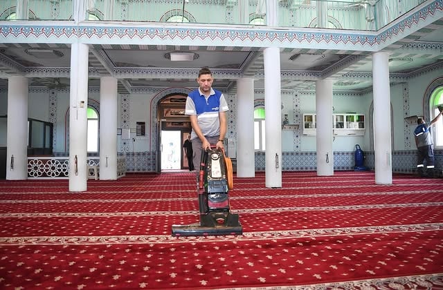 Konyaaltı Belediyesi İbadethanelerde Bayram Temizliği Gerçekleştirdi