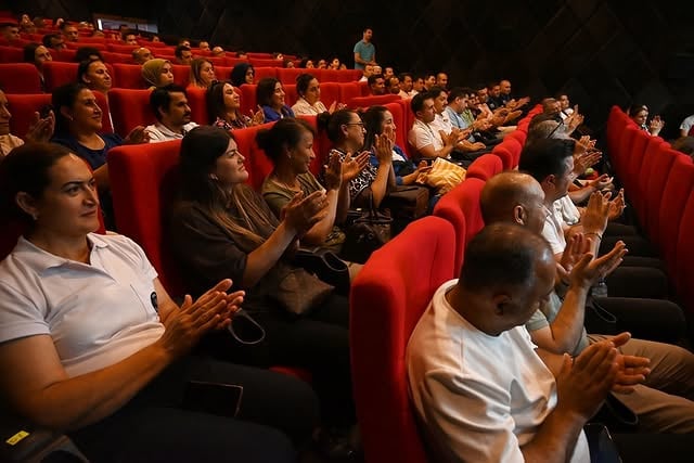Kemer Belediyesi Personeli Bayramlaşma Töreniyle Kurban Bayramı'nı Kutladı