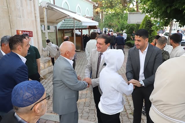 Elmalı'da Bayram Namazı Coşkusu ve Hemşehrilerle Bayramlaşma