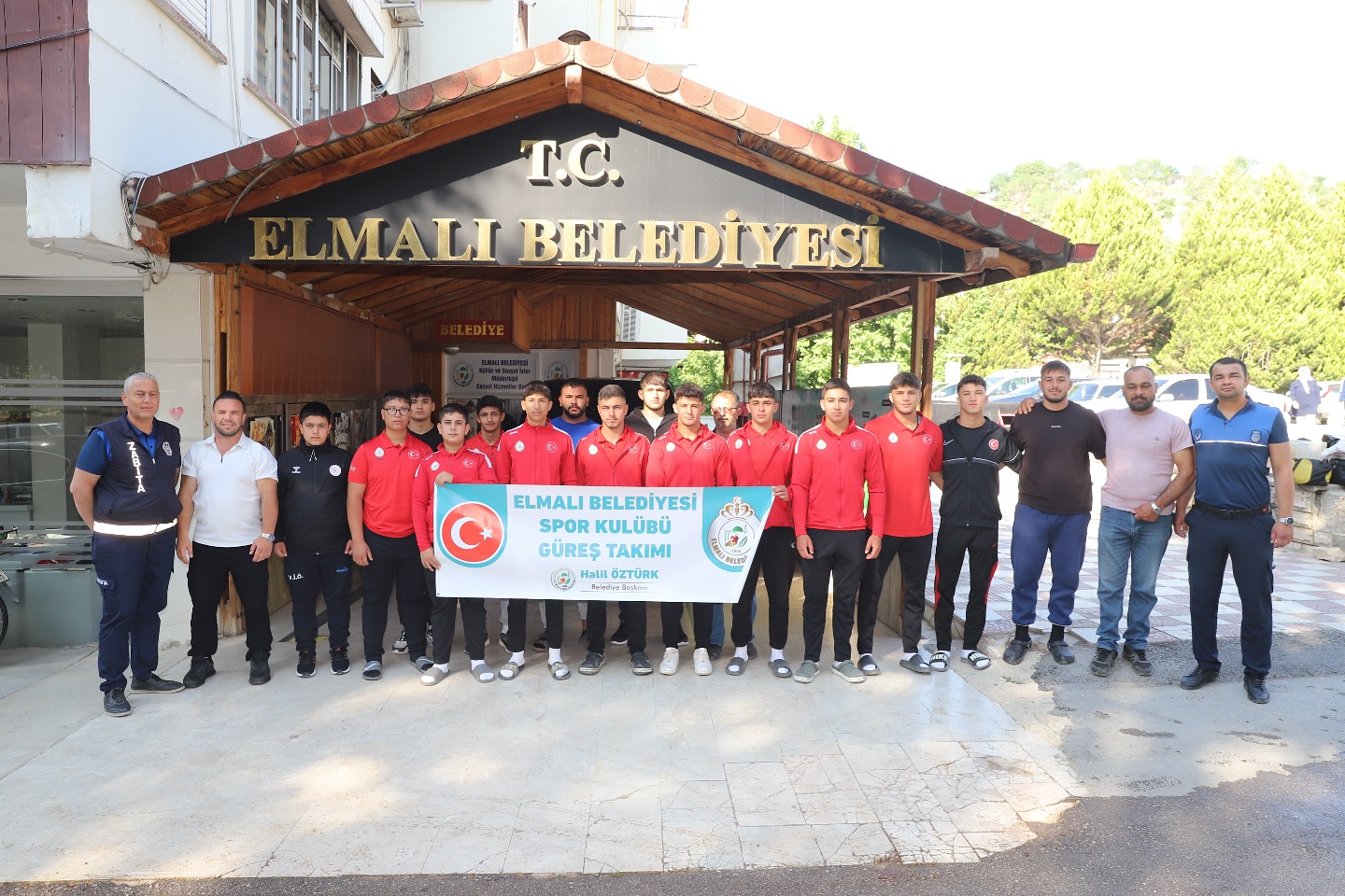 Elmalı Belediyesi Güreş Takımı Kocaeli'de Altın Kemer İçin Hazırlık Yapıyor