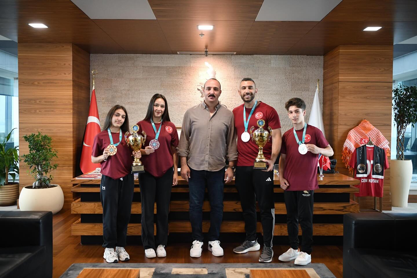 Antalya'da Kickboks Coşkusu: Şampiyonlar Kotan'ı Ziyaret Etti