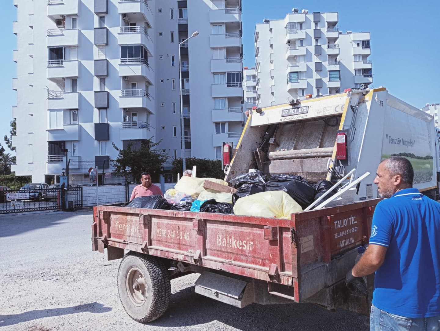 Antalya Aksu'da Temizlik Çalışmaları Devam Ediyor