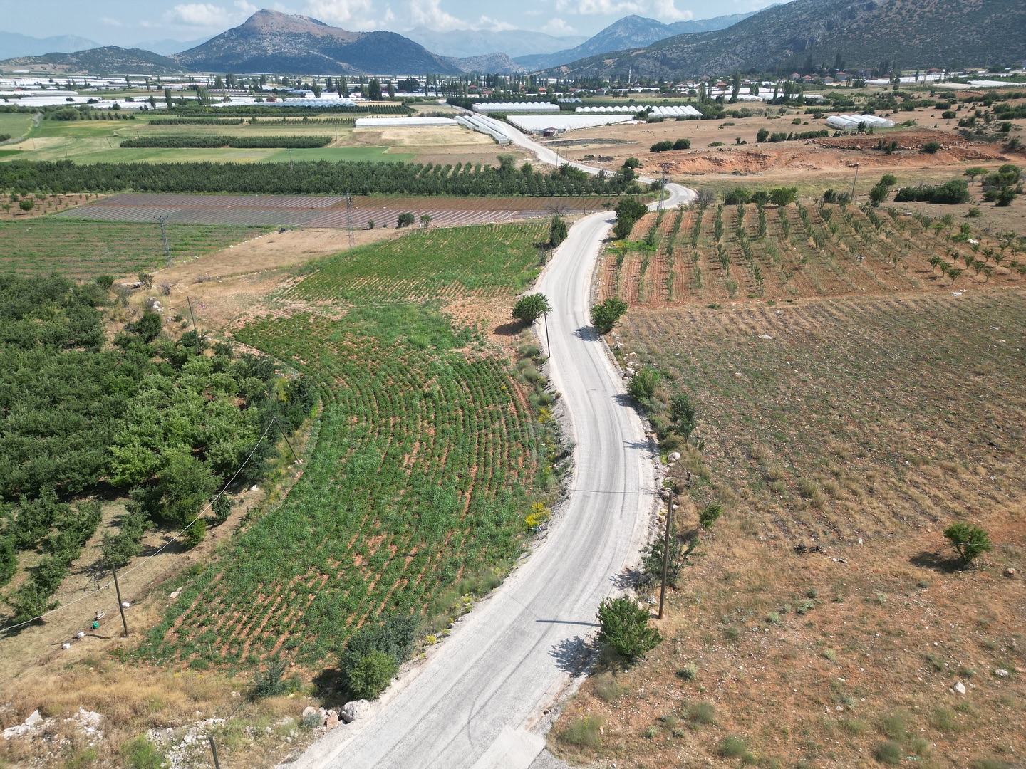 Elmalı Belediyesi Salur ve Yılmazlı Mahallelerine Asfalt Yol Getirdi