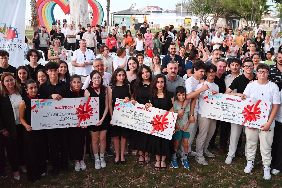 Kemer'de Liseler Arası Müzik Yarışması Coşkuyla Tamamlandı