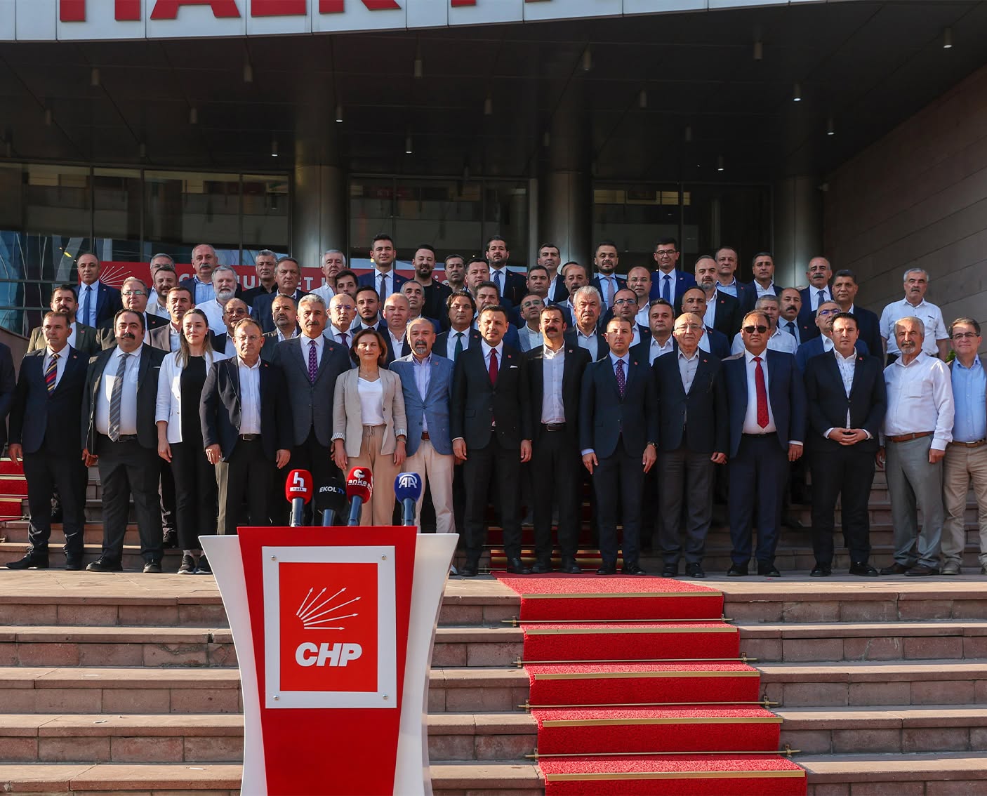 CHP İl Başkanları Ankara'da Toplandı: İstanbul Büyükşehir Belediyesi ve Kurultay Soruşturması Değerlendirildi