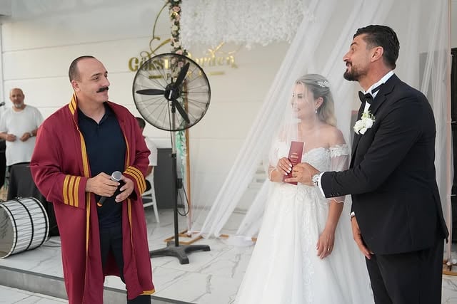 Antalya Konyaaltı'nda Mutlu Bir Nikah Töreni: Belediye Başkanı Kotan Çiftin Nikahını Kıydı