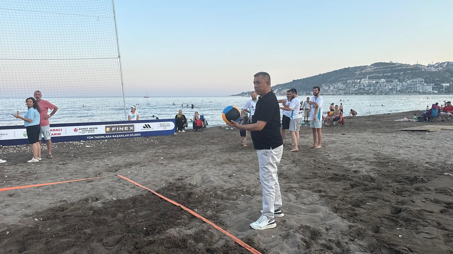 Finike'de 4. Altın Portakal Plaj Voleybolu Turnuvası Başladı