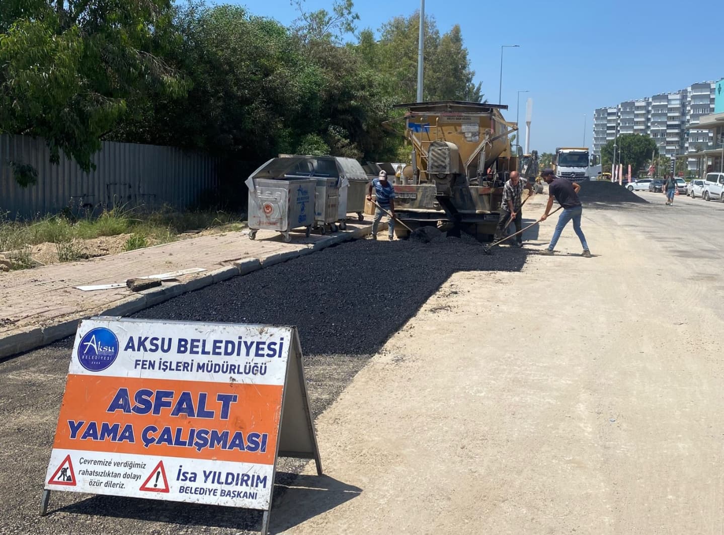 Antalya Aksu'da Yol Konforu Artıyor: Kemerağzı Mahallemizde Asfalt Yama Çalışması