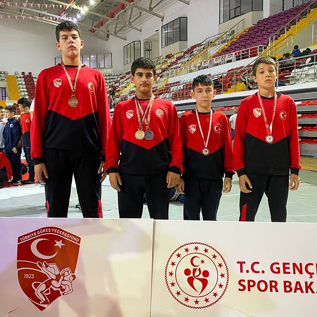 Manavgat Belediyesi Güreş Kulübü Sporcuları Türkiye Şampiyonası'nda Başarı Elde Etti