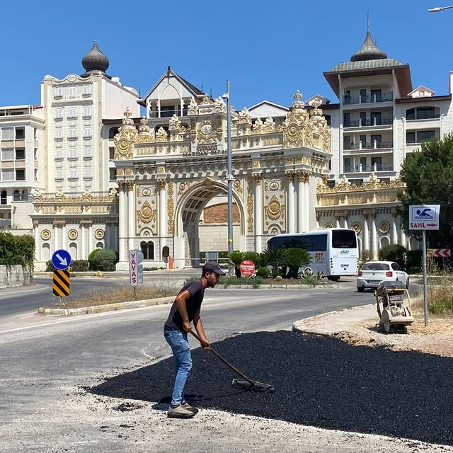 Aksu Belediyesi Mahallelerde Yol Çalışmalarını Hızlandırdı