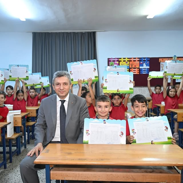 Antalya'da Öğrenciler Karne Sevinci Yaşadı