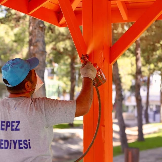 Antalya Kepez'de Semt Spor Sahası Yenilendi: Mahalle Sakinlerine Yeni Bir Soluk