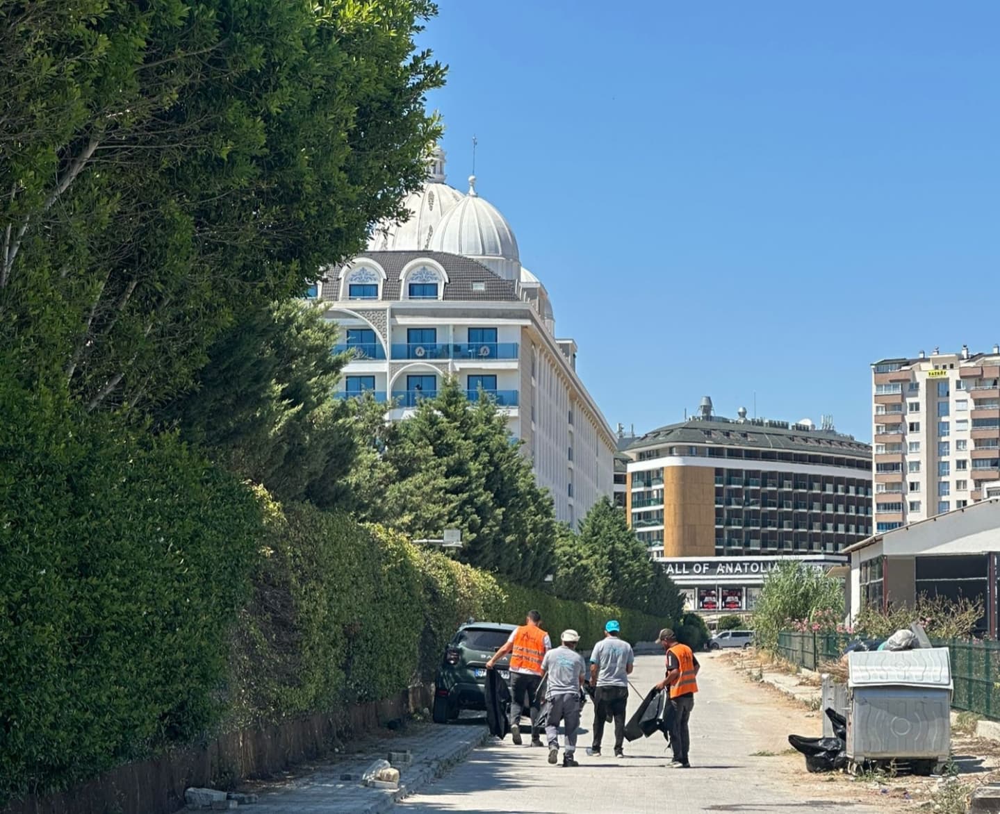 Antalya Aksu'da Sahil Temizliği Devam Ediyor
