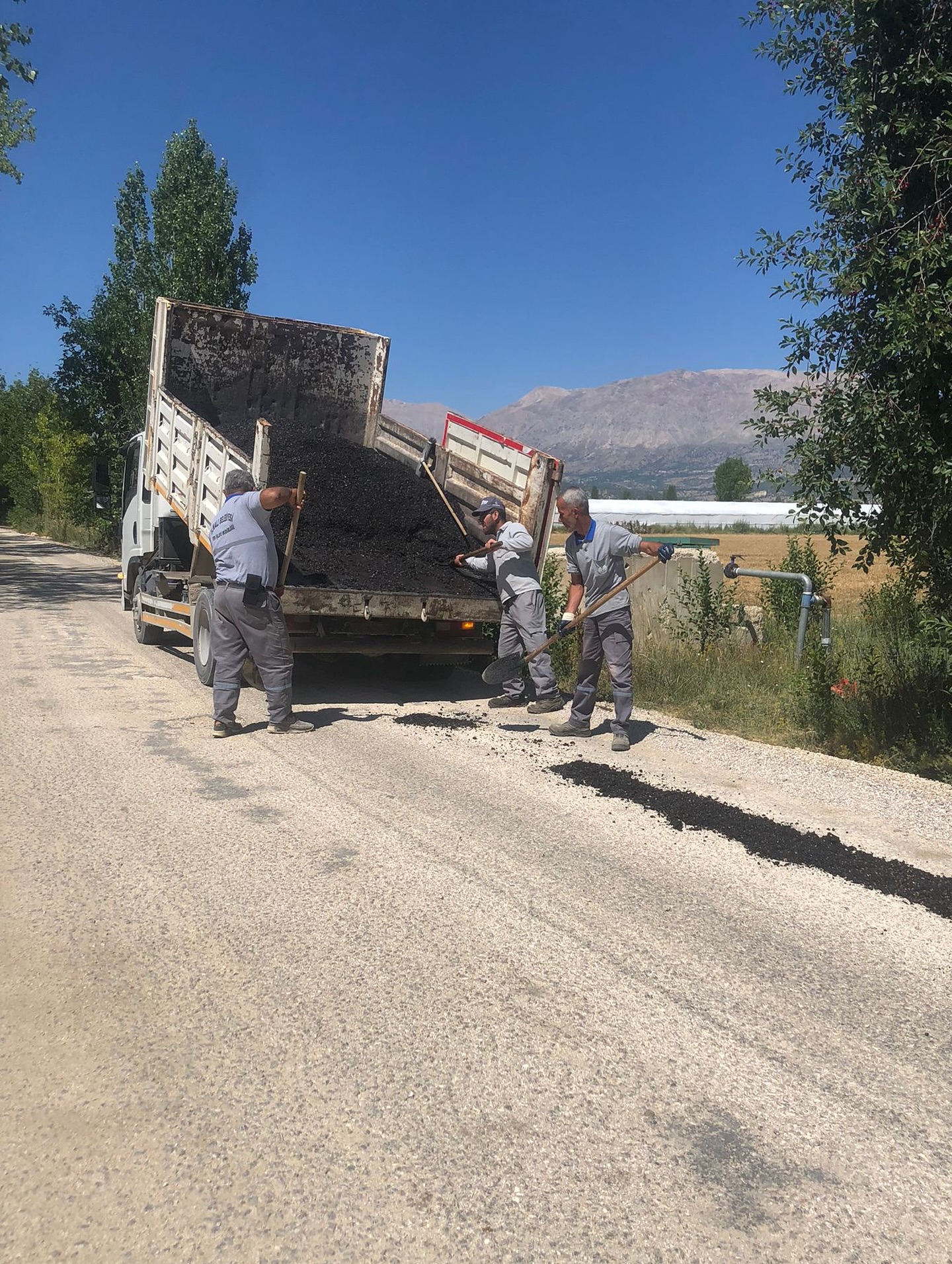Elmalı'da Yollar Yenileniyor: Mahallelerde Sürüş Konforu Artırılıyor