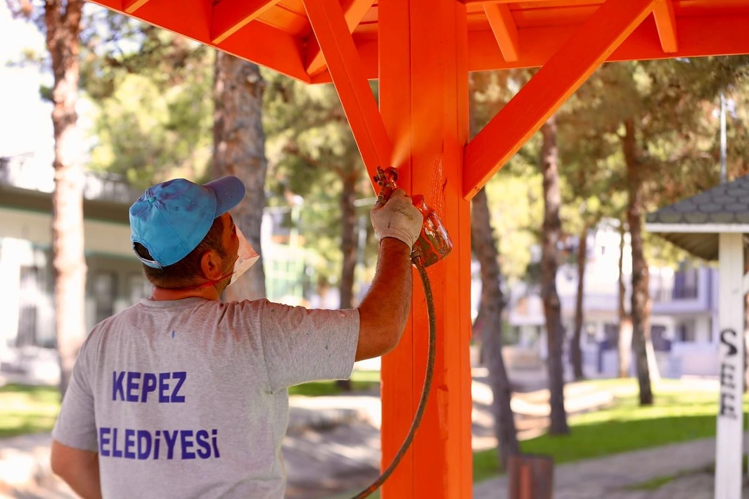 Antalya Kepez'de Semt Spor Sahası Yenilendi: Gençler ve Mahalle Sakinleri İçin Yeni Bir Soluk