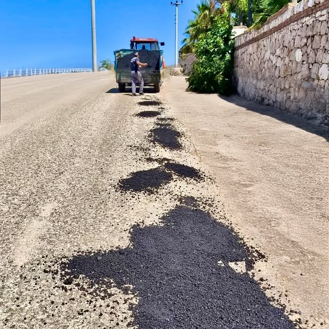 Kaş Belediyesi'nden Mahallelerde Yol Yenileme Çalışmaları