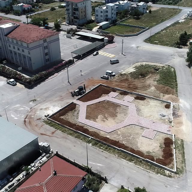 Antalya Serik'te Yeni Park Yapımı Hızla İlerliyor