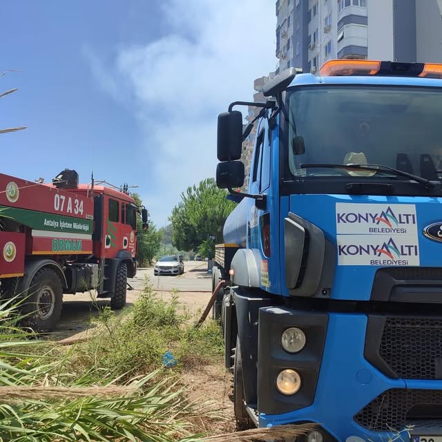 Antalya Lara'da Çıkan Yangına Konyaaltı Belediyesi Destek Verdi
