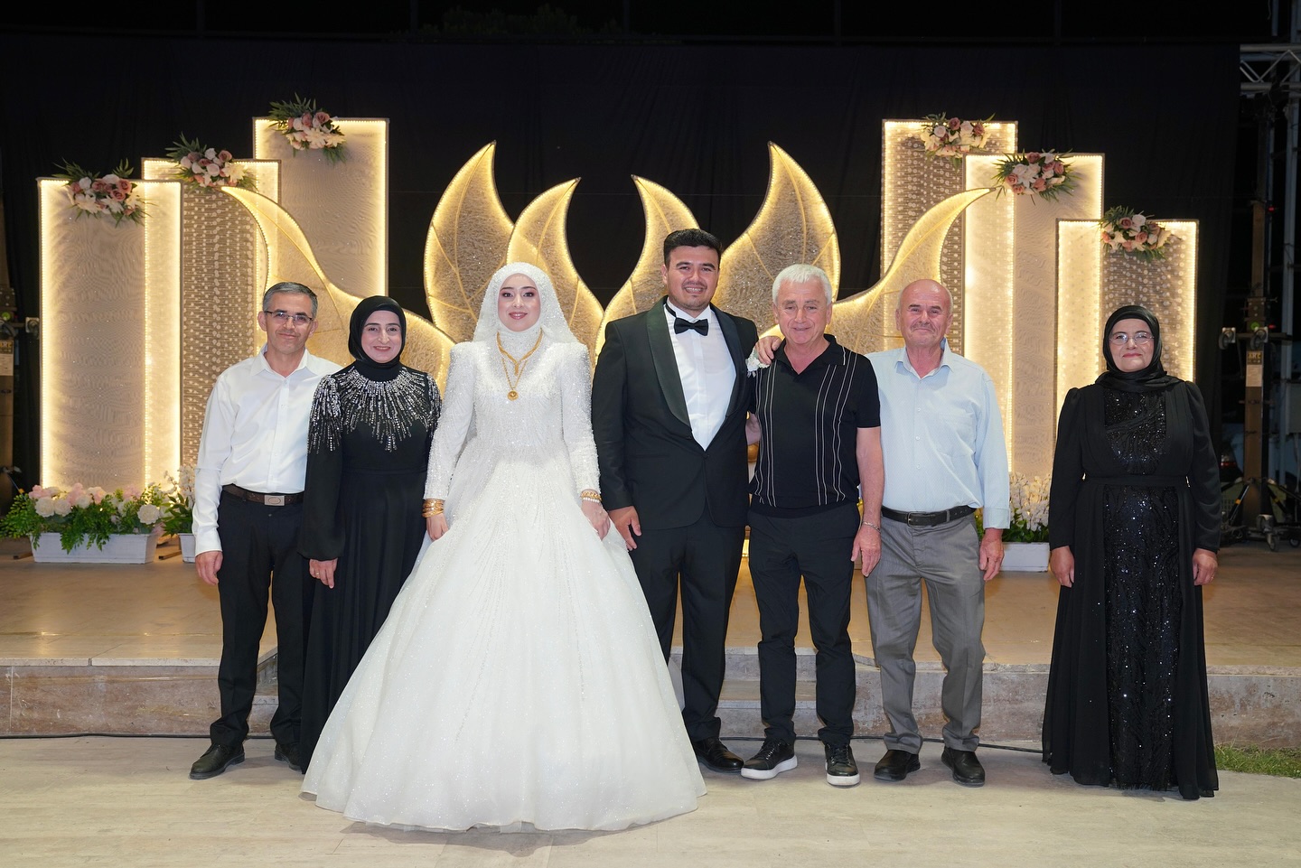 Finike Belediye Başkanı Geyikçi, Mehmet Karasu'nun Kızı Elif Karasu'nun Düğününe Katıldı