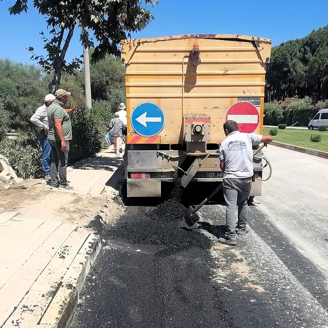 Antalya Serik'te Kadriye Mahallesi Yolları Bakım ve Onarımla Yenileniyor